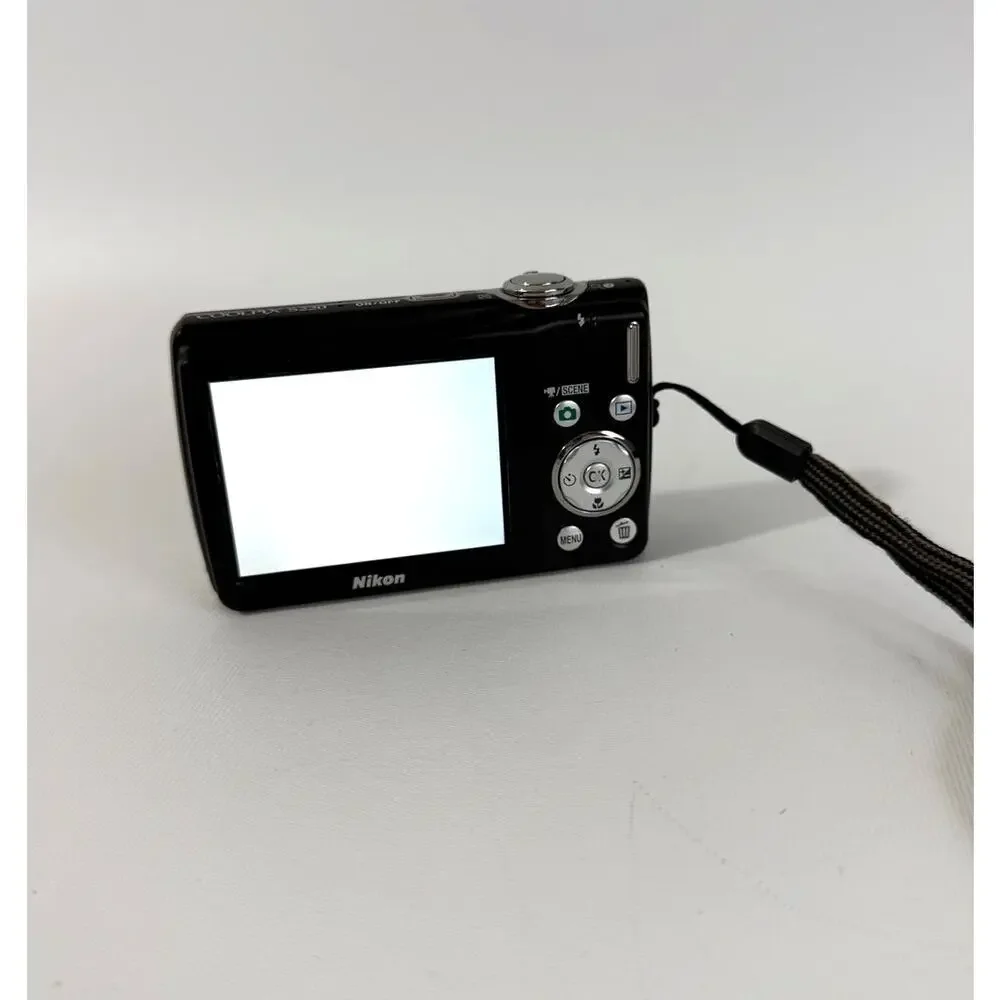 Nikon S220 10MP Opt Zoom Digital Camera Black Battery/Charger & Accessories EUC